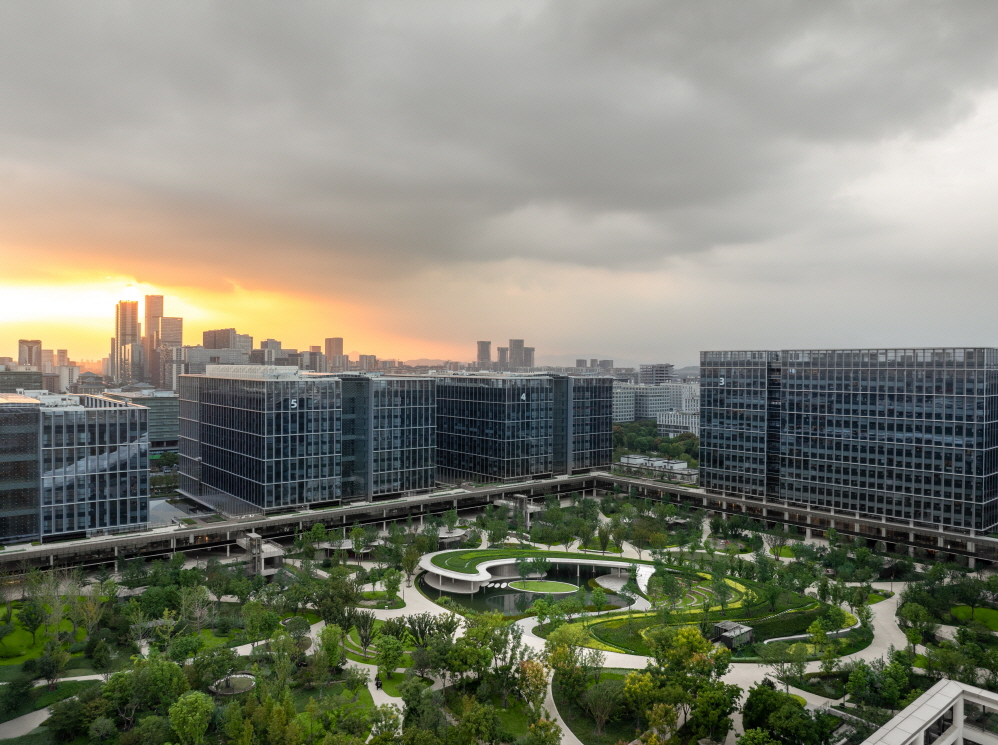 [크기변환]ali 2_Central Garden.jpg