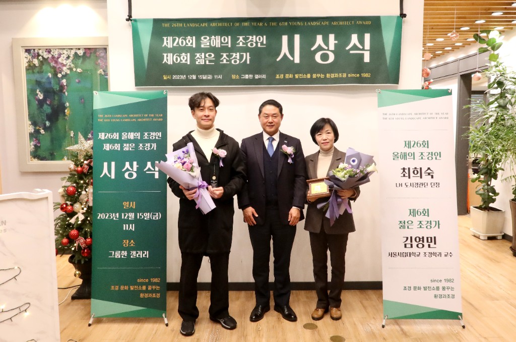award 01.JPG
