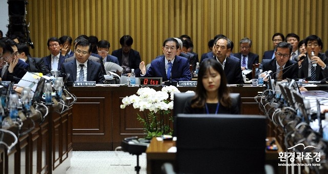사본 -답변하는 박원순 서울시장-1.jpg