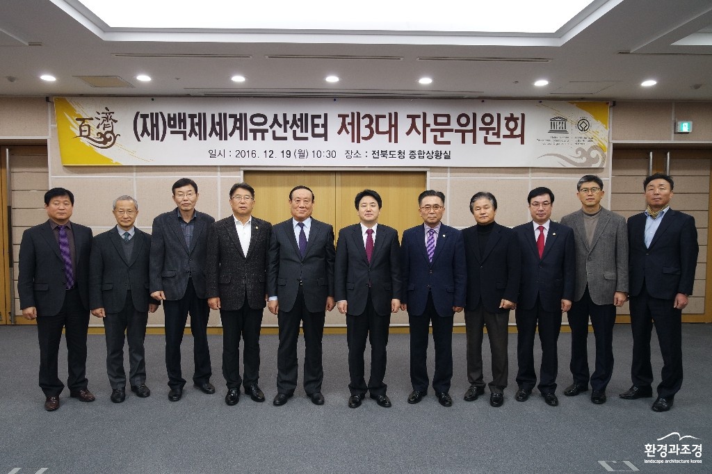 자문위원회 단체사진 1.jpg