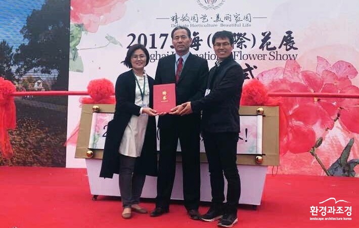 포맷변환_노민영작가_ 이봉운대표이사_권혁문작가.jpg