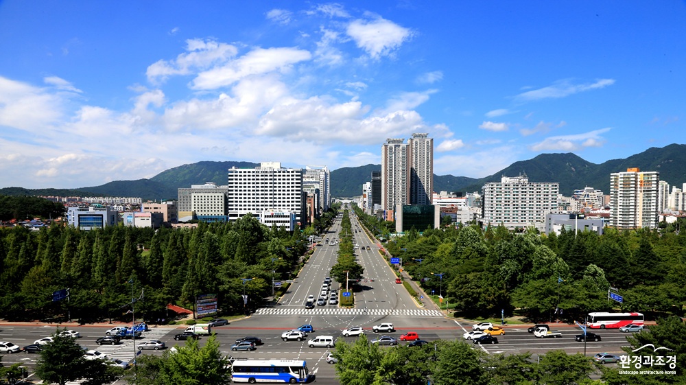창원산업인력공단 앞 도시숲.jpg