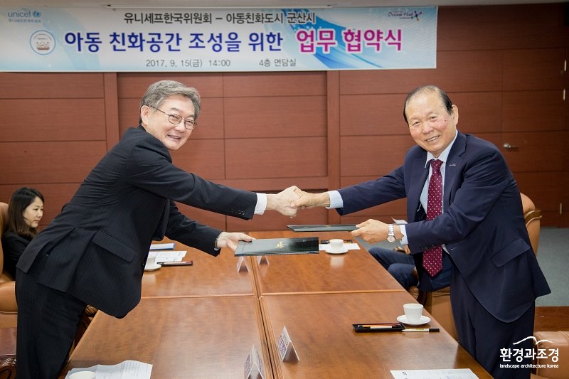[어린이행복과] 유니세프 한국위원회 군산시 아동친화공간 조성 협약3.jpg