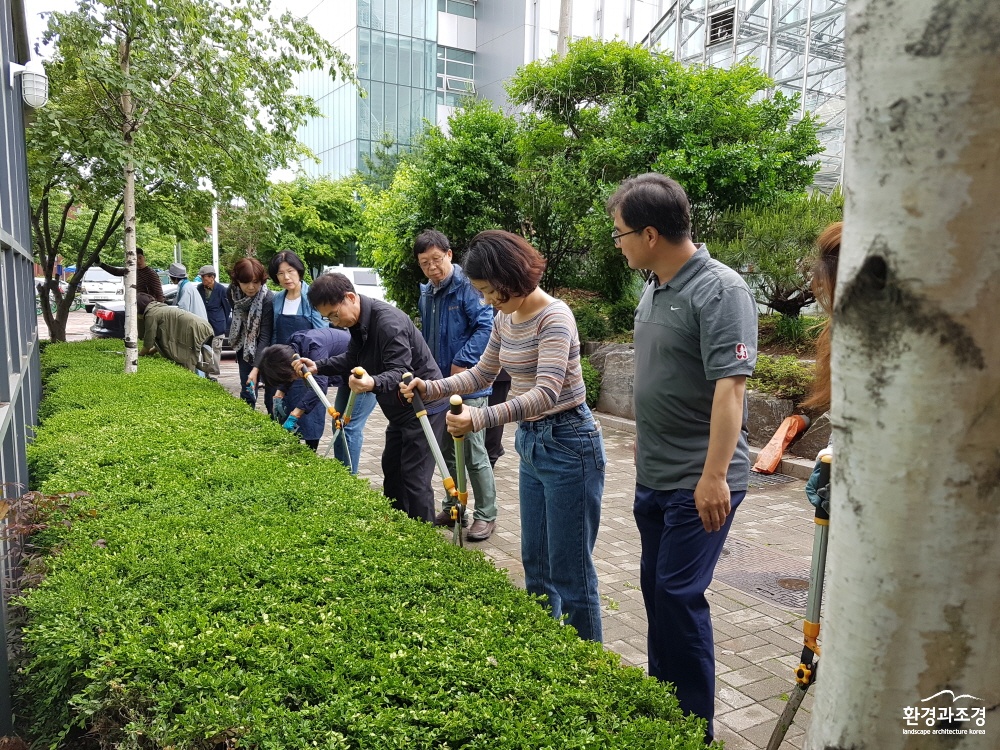 8. 이론실습과정 화단 전정실습.jpg