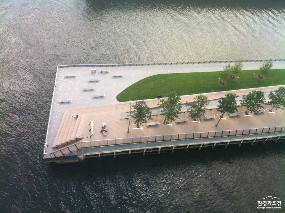 RACE STREET PIER_FIELD OPERATIONS_2.jpg