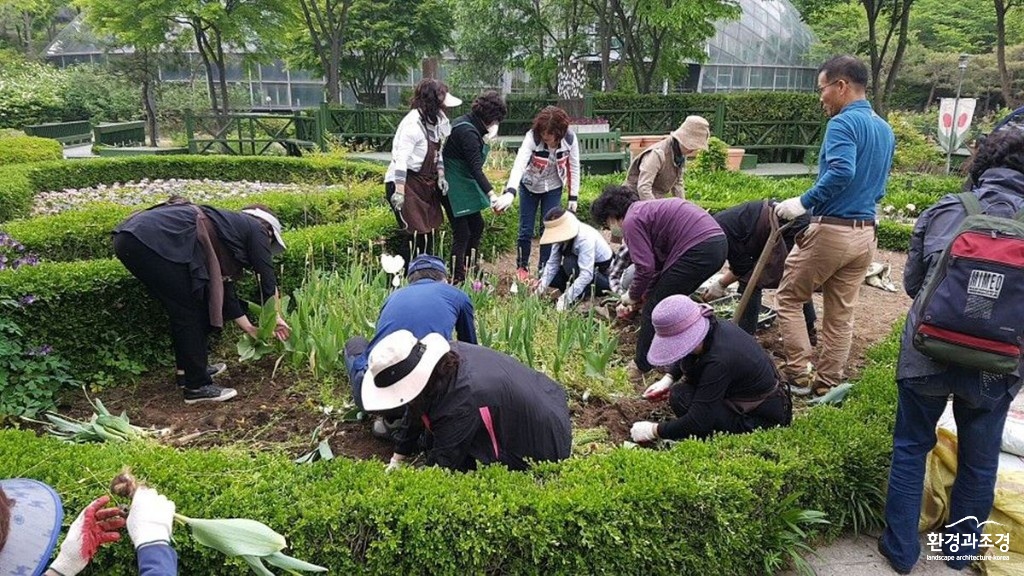 성남 가드너 실습 수업 중(자료사진).jpg