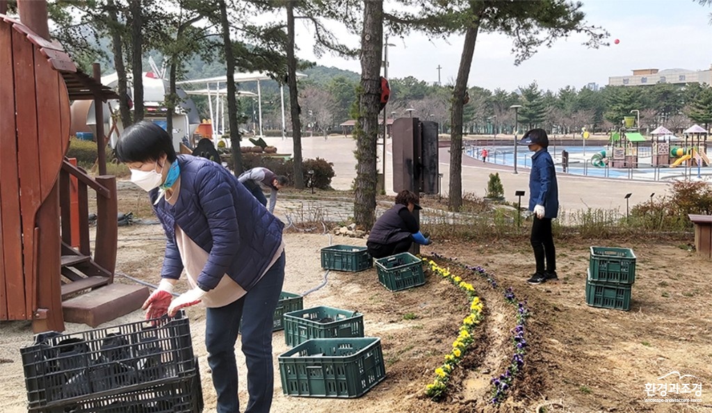 봄꽃식재1.jpg