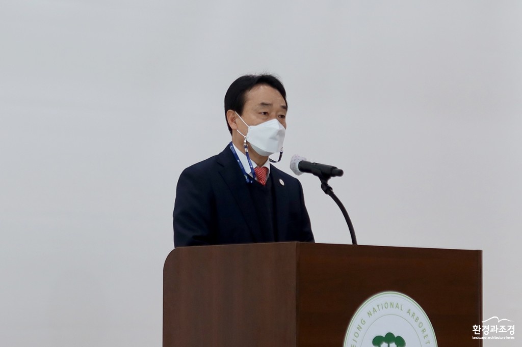 김용하 이사장.jpg