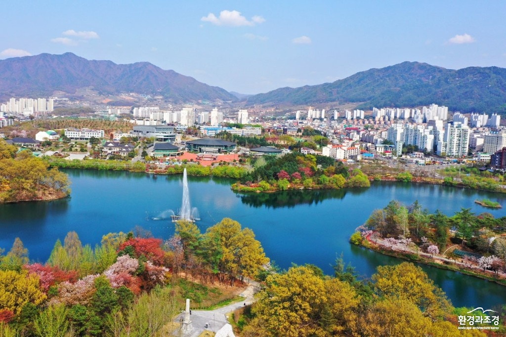 호암지 전경 (사진=충주시 제공).jpg