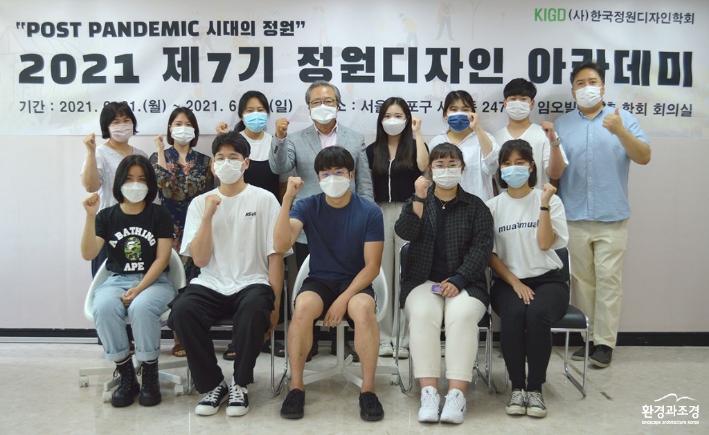 단체사진.jpg