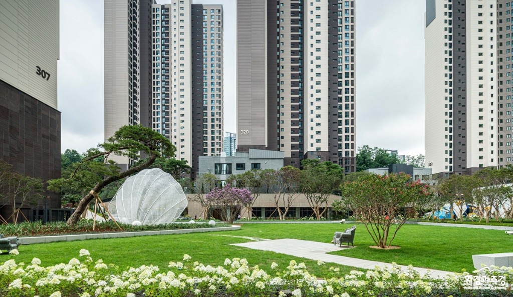 디에이치 아너힐즈 _ Green Art Plaza (1).jpg