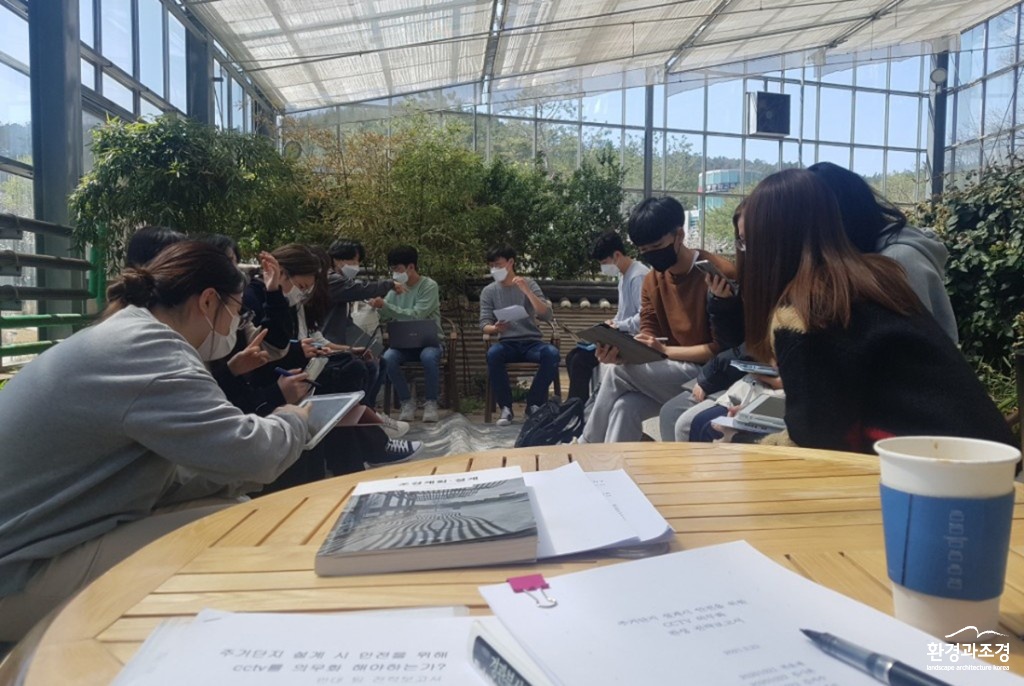 유리온실에서의 수업전경 (2021).jpg