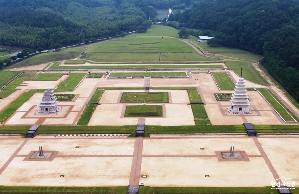 미륵 전경  보도.jpg