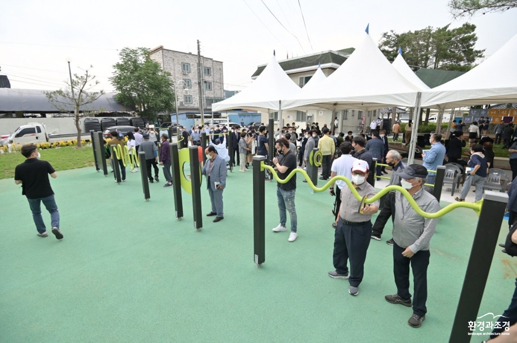 공주 어르신 놀이터 사진 (1).jpg
