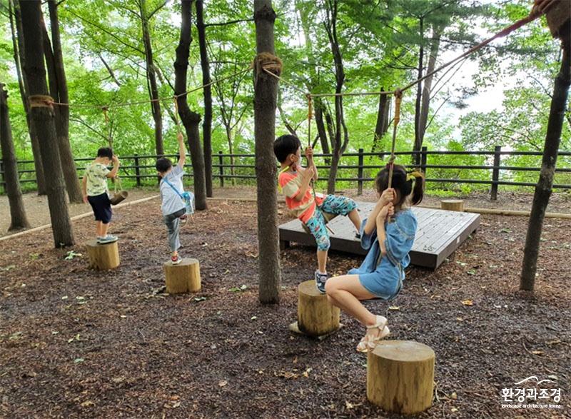성동구 매봉산 유아숲 보도.jpg