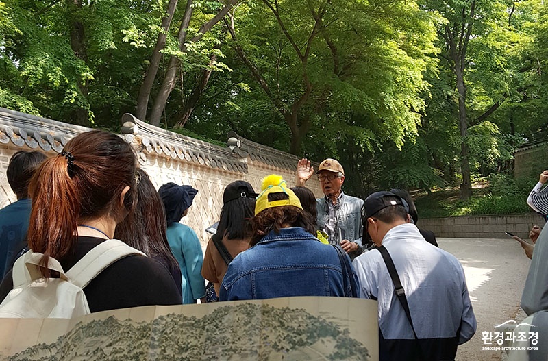 창덕궁 나무답사 진행 2(2019) 보도.jpg