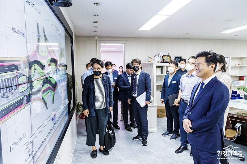 국회대로 상부 공원조성(안) 구청장보고회(2).jpg