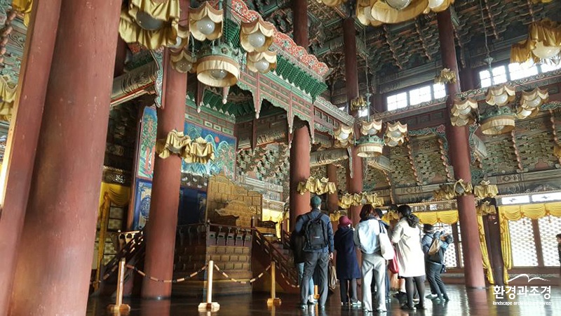 인정전 내부관람 보도.jpg