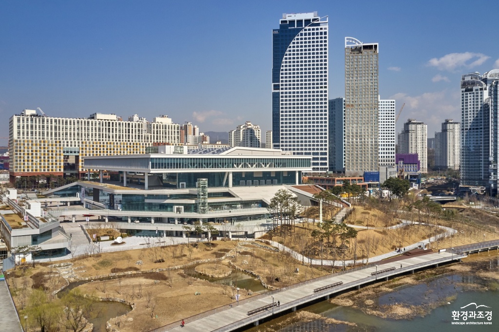탄소중립정원은 수원컨벤션센터 지하1층 달팽이광장 옆 광교호수공원 녹지대에 조성된다.(사진=수원시 제공).png
