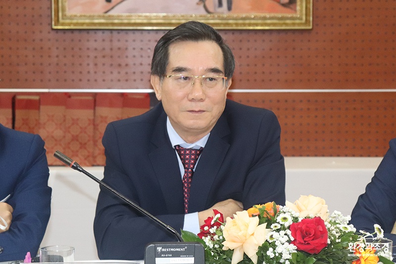 Nguyen Huu Van 웬 휴반 베트남 관상생물협회 회장.jpg