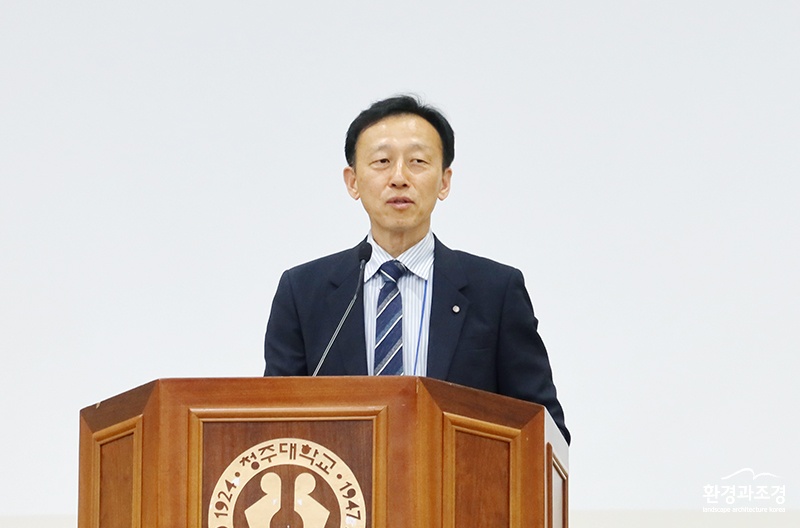 김태경 학회장.jpg