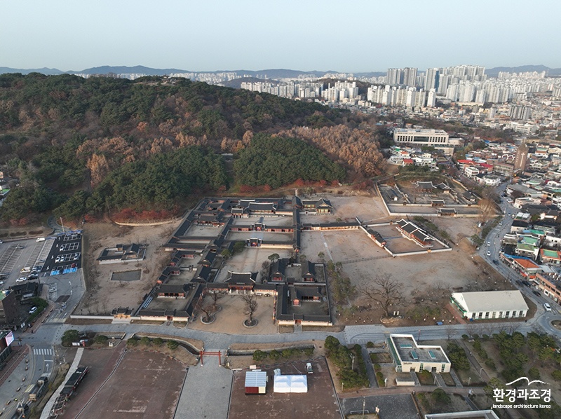 2 일제가 파괴했던 화성행궁, 119년 만에 완전한 모습으로 돌아왔다.jpg