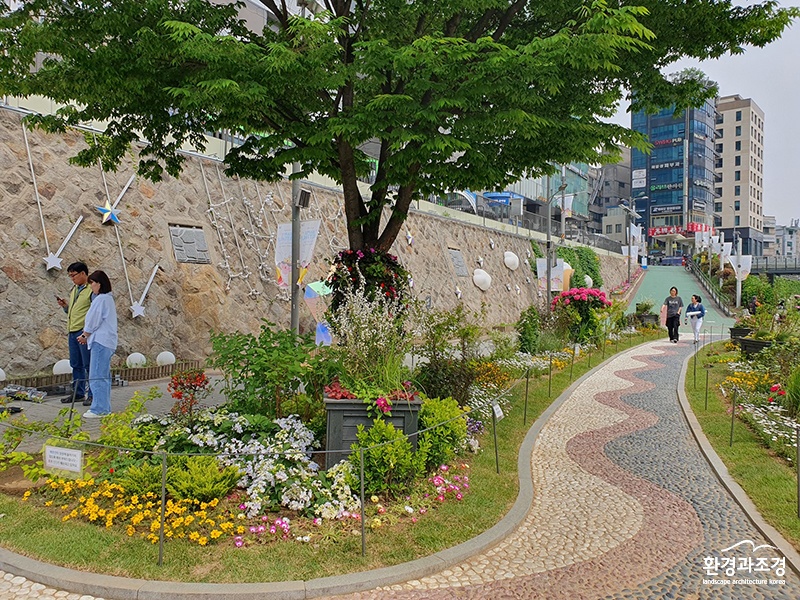 별이 꽃이되어 내린 정원_ 전경3.jpg