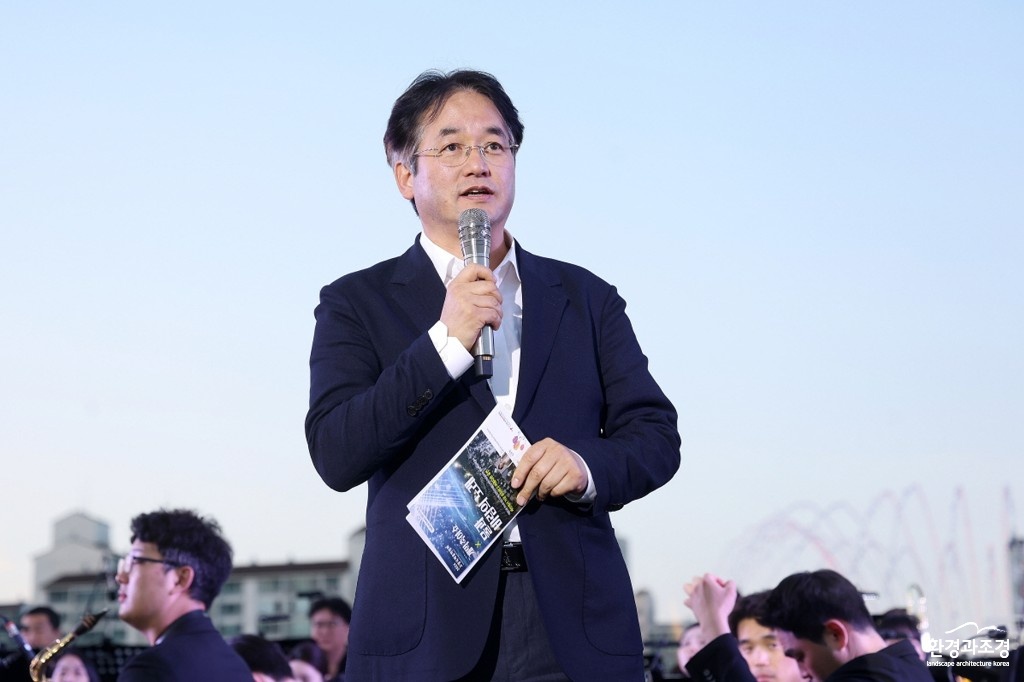 1.이동환 고양국제꽃박람회 이사장.jpg