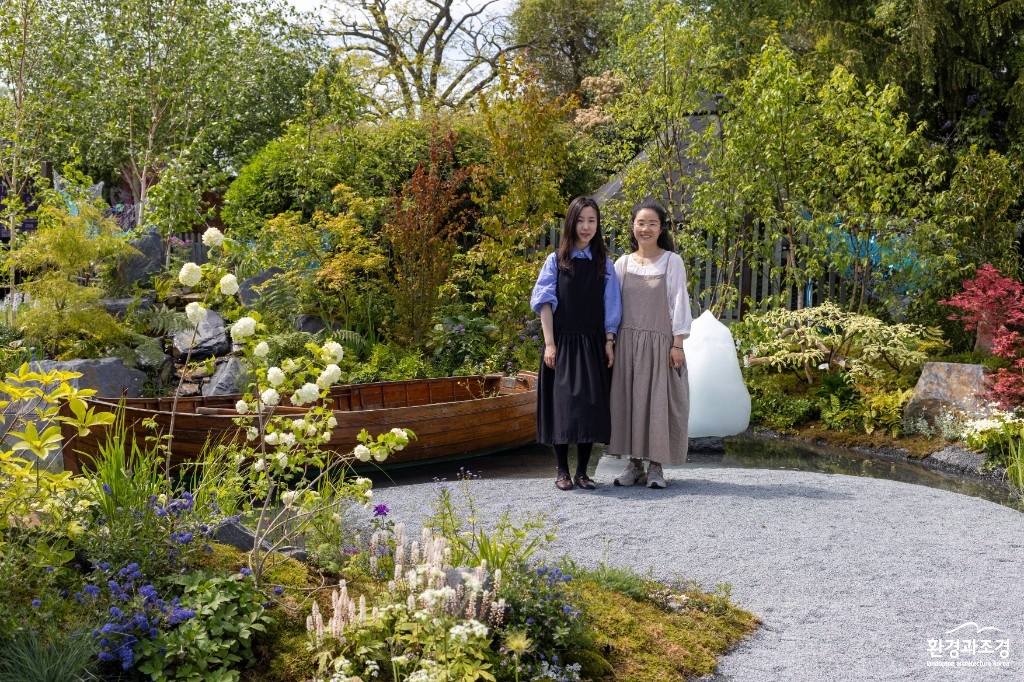 Lu Wenjuan and Yun Sunmi - RHS Malvern- Credit Line Neil Hepworth (1).jpg