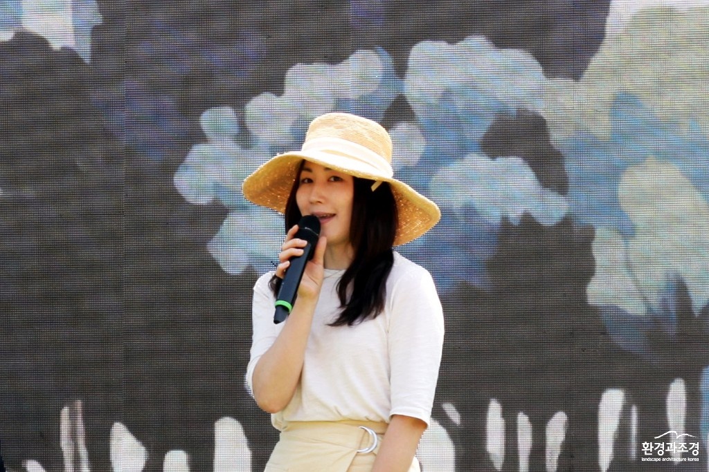 이진 작가.jpg
