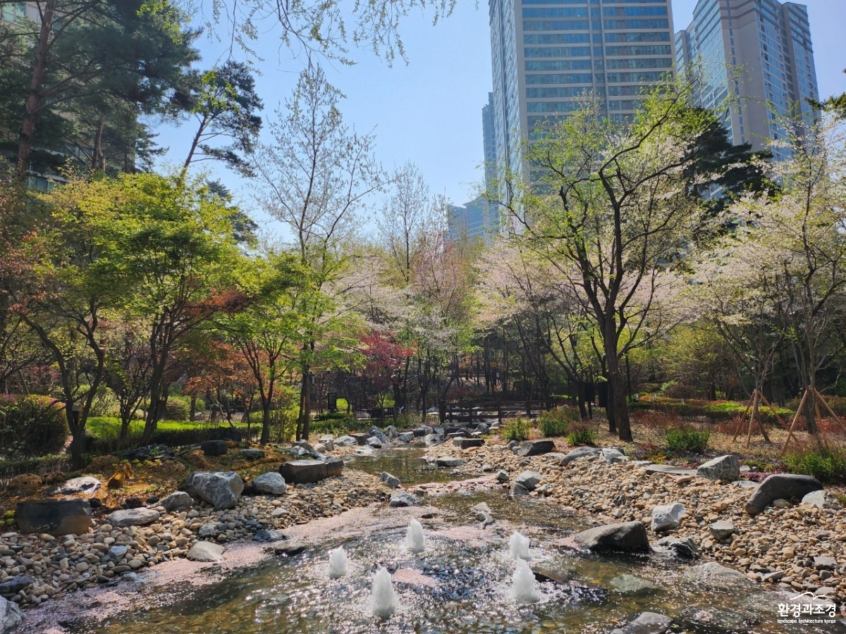 기와터근리공원 캔들 분수.jpg