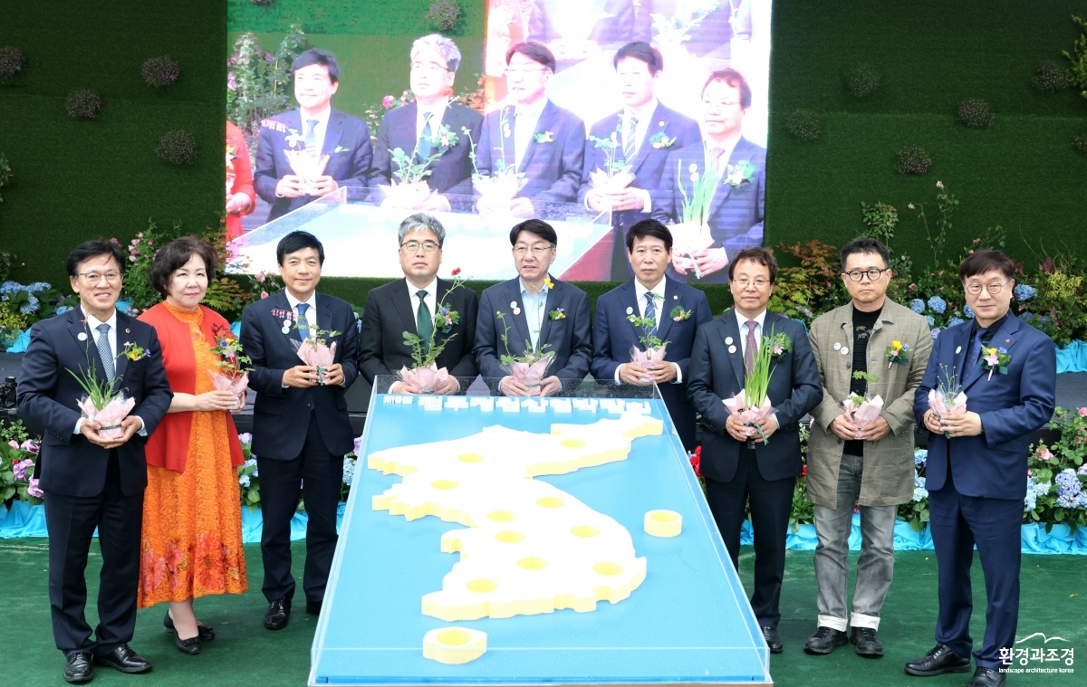 ‘정원산업의 대전환’ 제5회 전주정원산업박람회 개막 (3).jpg