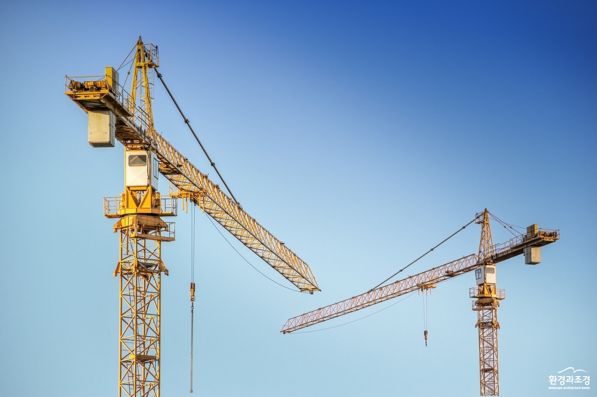 cranes-3703469_1280.jpg