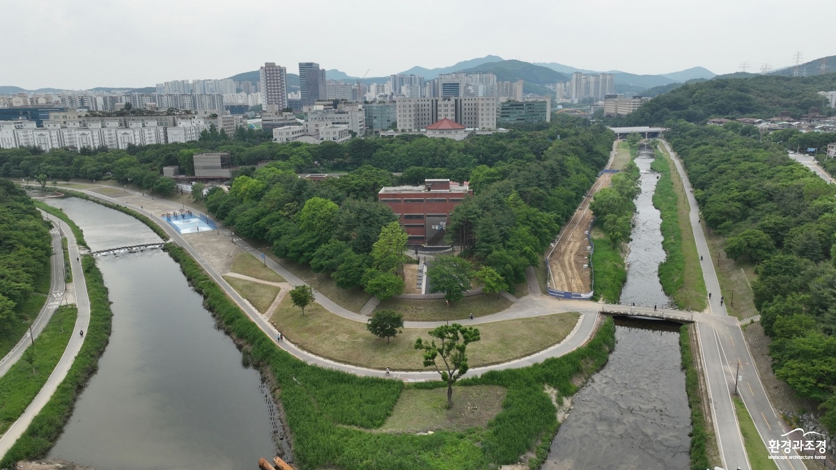 문화관광과-탄천과 동막천 합류 지점에 있는 성남 두물길 전경.jpg