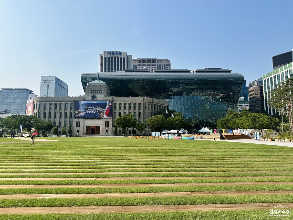 목재,잔디 패턴광장(2025.5.).jpg