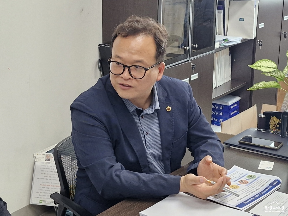 250722 임창휘 의원, 공원이 탄소 먹고 전기도 만든다...다기능 탄소상쇄공원 모델 제안 (1).jpg