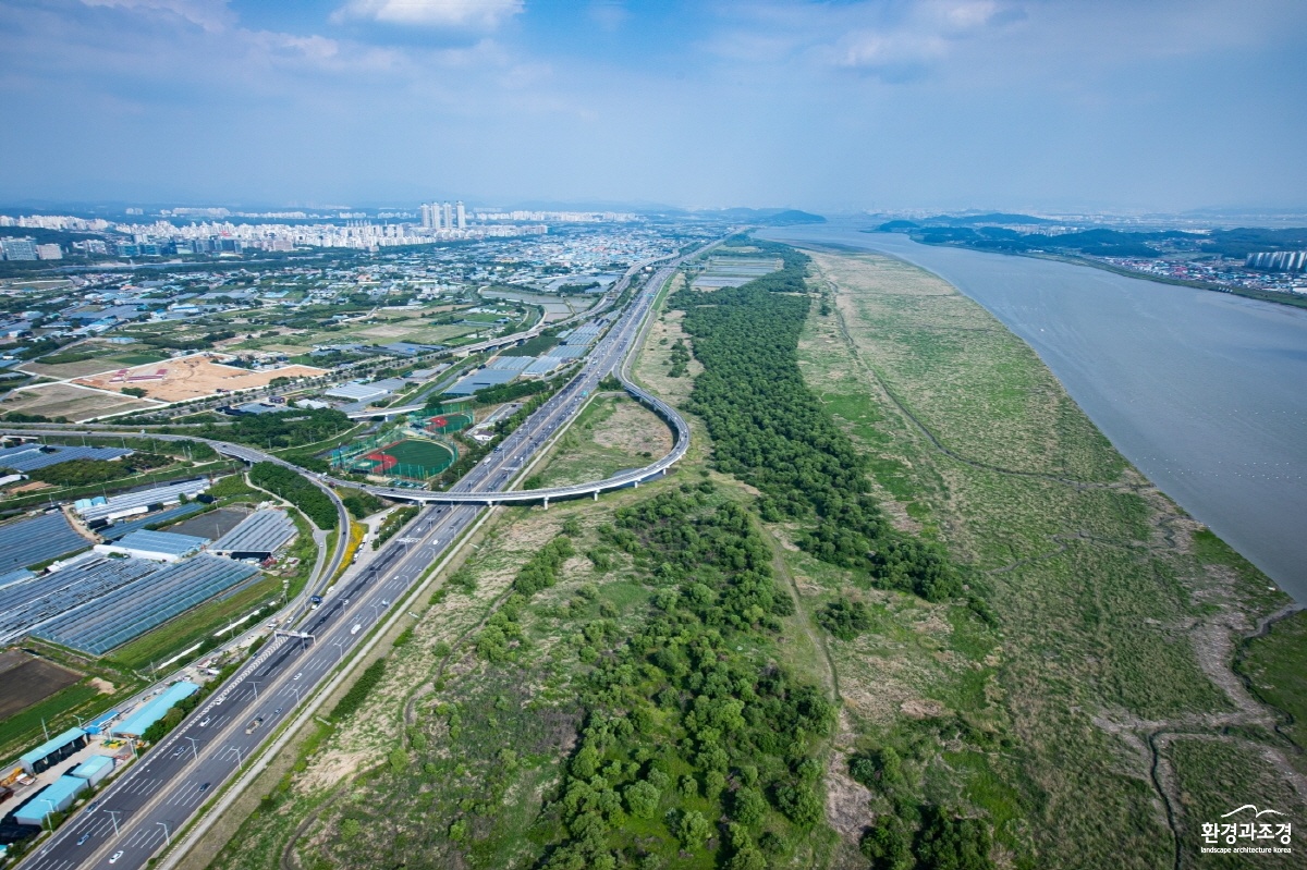 1-9. 장항습지 전경.jpg