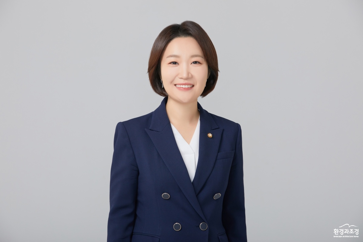 국회의원 이소영_프로필.jpg
