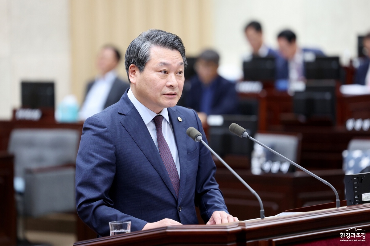 (사진1)인천시의회_김유곤_의원,_수도권매립지에_국가정원_조성_추진_제안.jpg