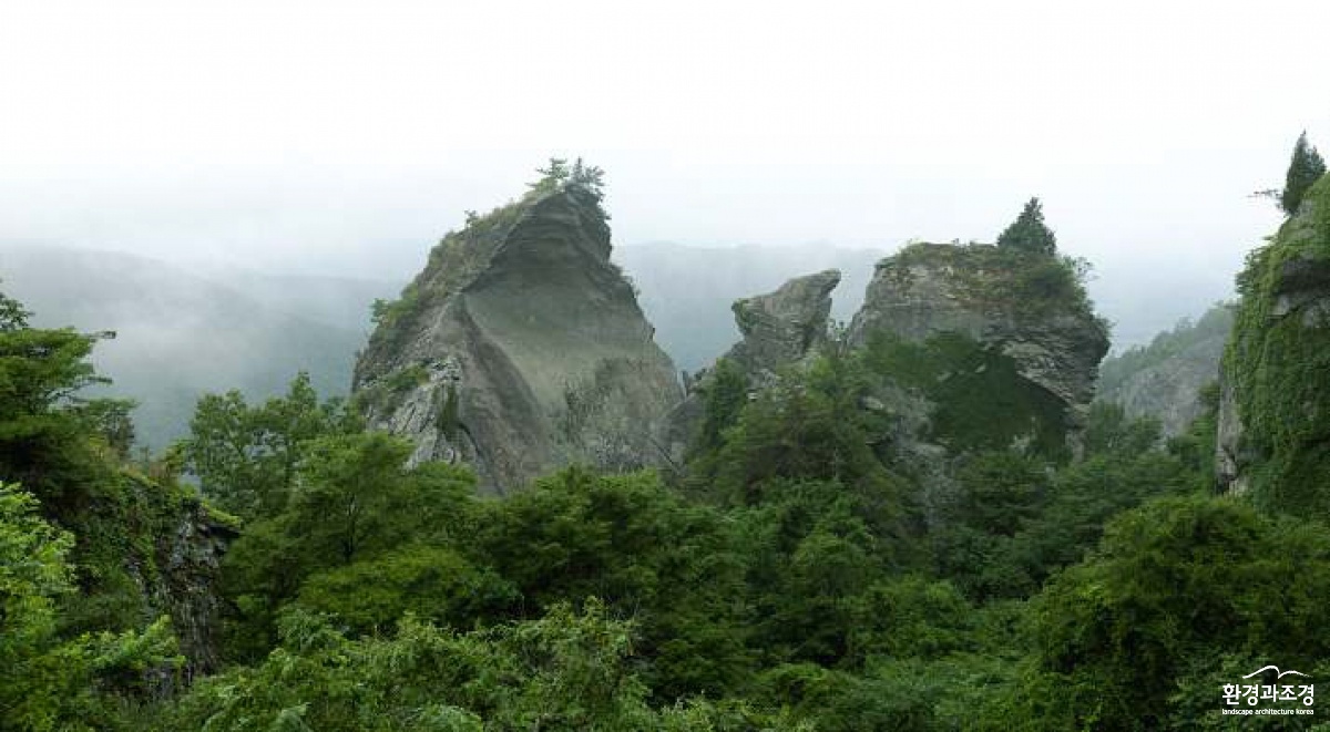 오봉산 칼바위 전경.jpg