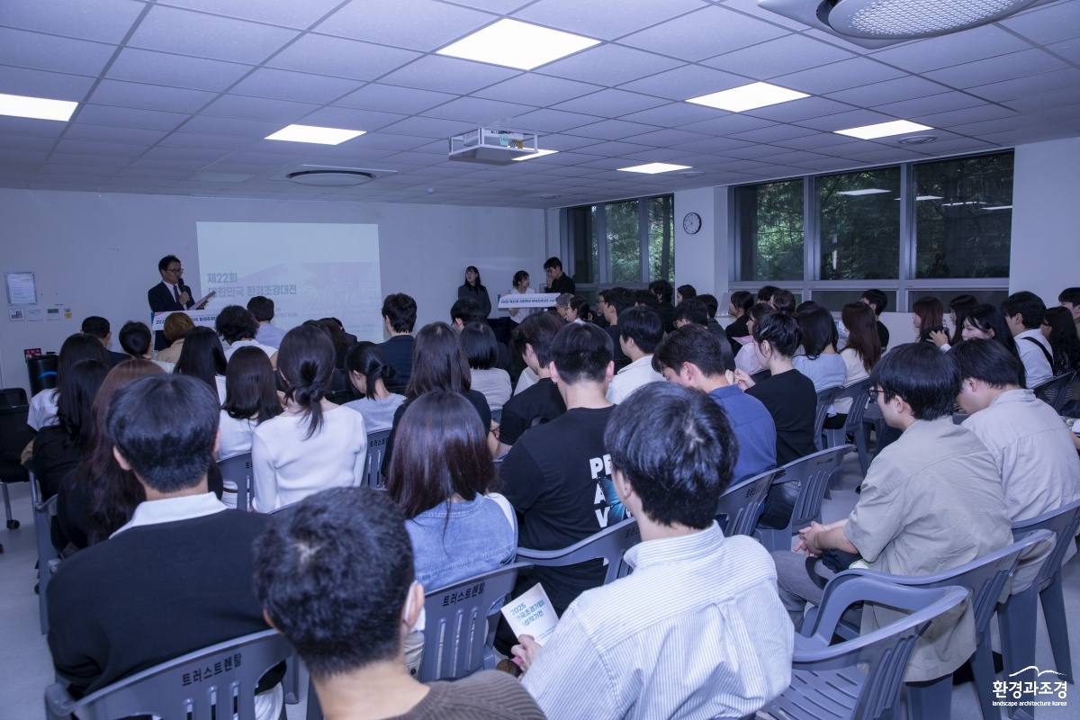 818A4421.jpg
