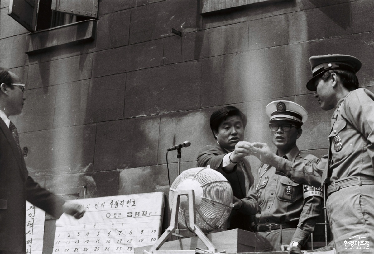 사진2 개인택시 면허번호 공개추첨제 현장 복사.jpg
