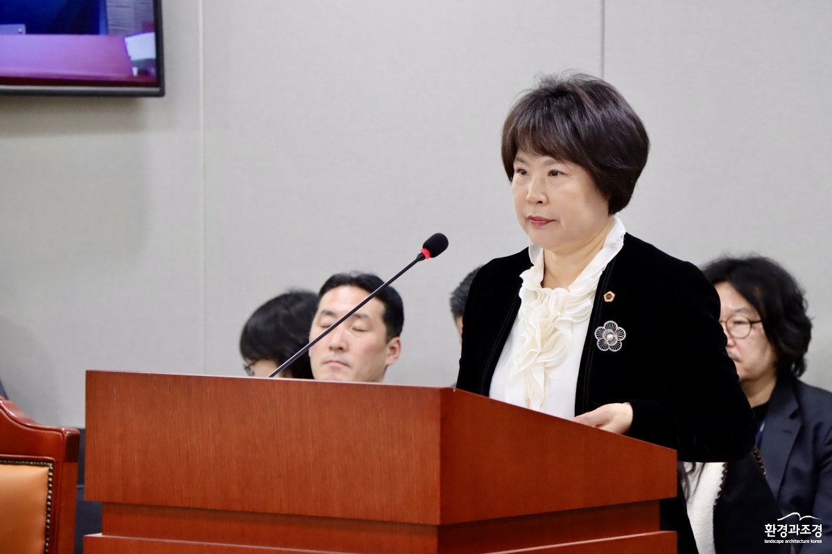 251121 서성란 의원, 어린이놀이터 조례 개정안 상임위 통과... 무장애 통합놀이터·유니버설디자인 적용 근거 마련.jpg