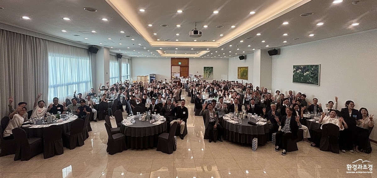 40주년 조경인의 밤 단체사진(보정).jpg