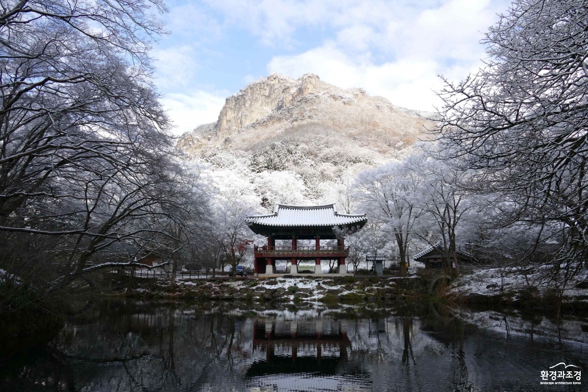 쌍계루와 백학봉 겨울 풍경.jpg