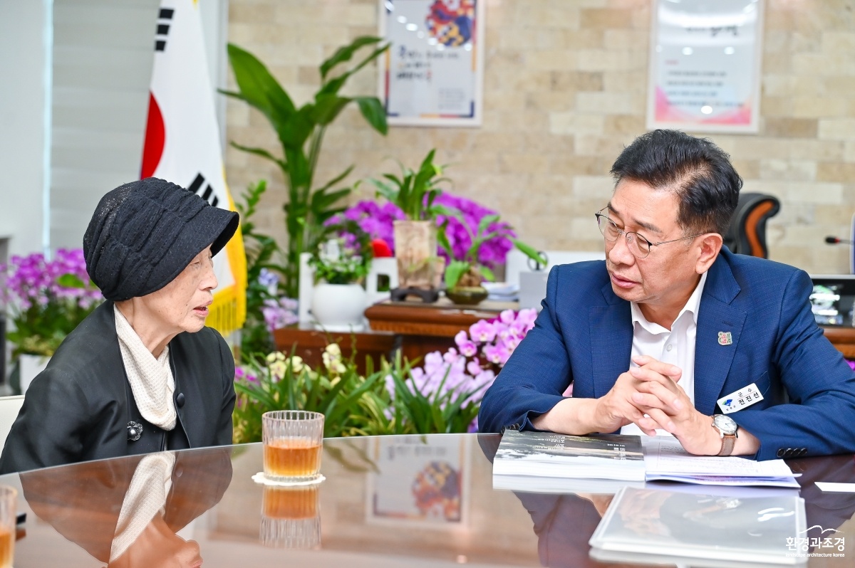 정영선 조경가 접견3.jpg